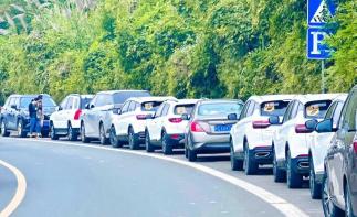 珠三角出发摄影师随团航拍：广西河池、柳州：中国版“卡普里岛蓝洞”三门海、“蓝刀鱼风暴”，U型第一湾自-推荐