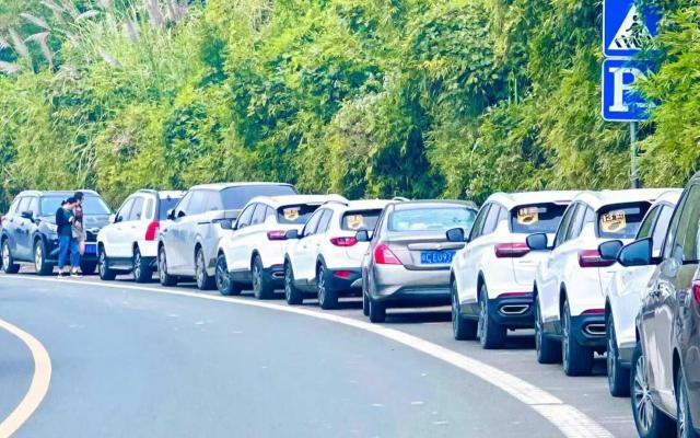 珠三角出发摄影师随团航拍：广西河池、柳州：中国版“卡普里岛蓝洞”三门海、“蓝刀鱼风暴”，U型第一湾自